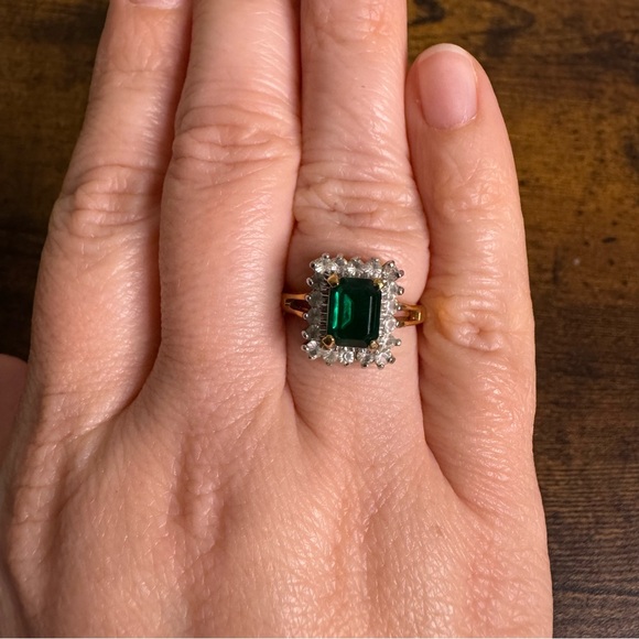 Vintage Emerald Green and Gold Halo Ring - Picture 5 of 14